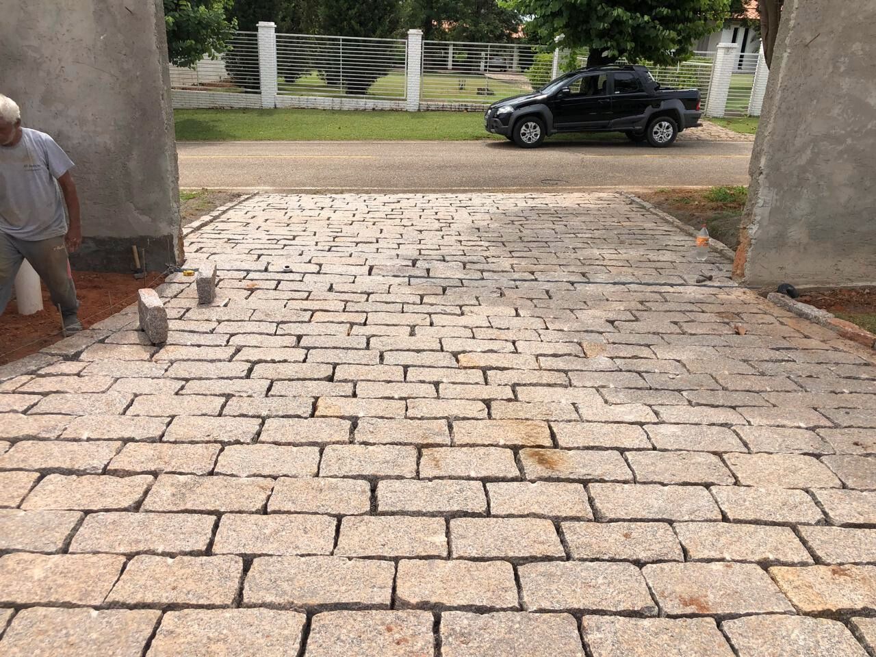 calçamento de pedras folheta